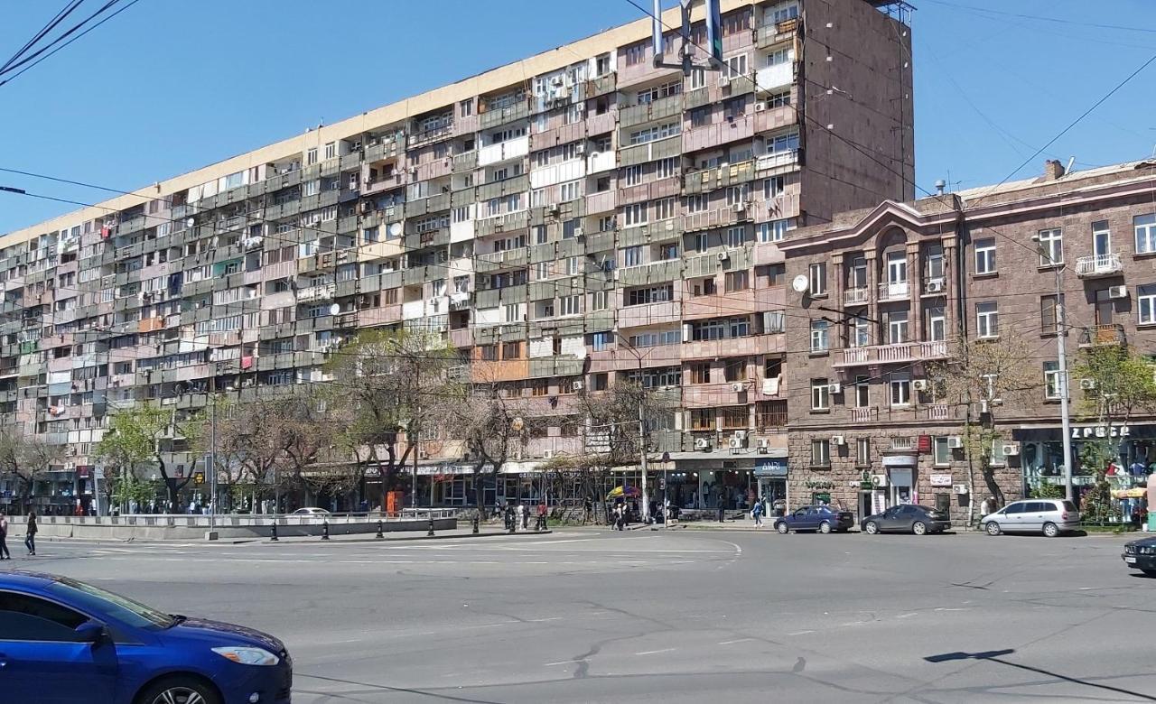 Positive Apartment In Center Of Yerevan City Exterior foto